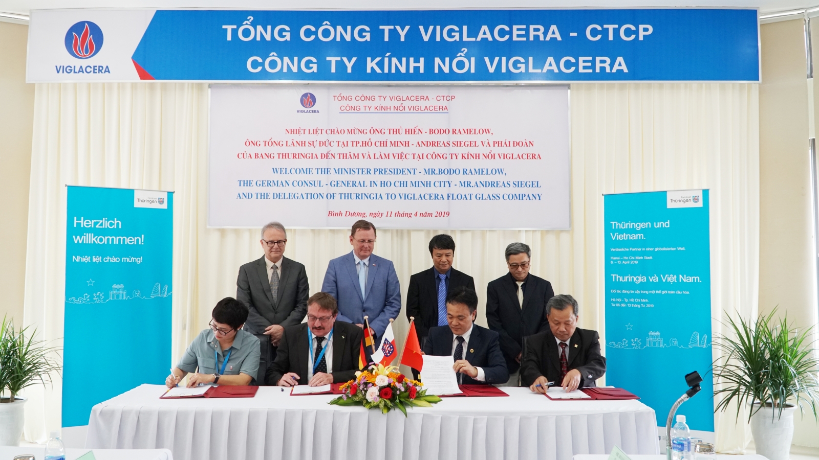 The premier delegation of Thuringia State - Federal Republic of Germany visited the Viglacera Float Glass Factory